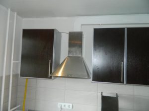 Установка вытяжки на кухне в Тольятти